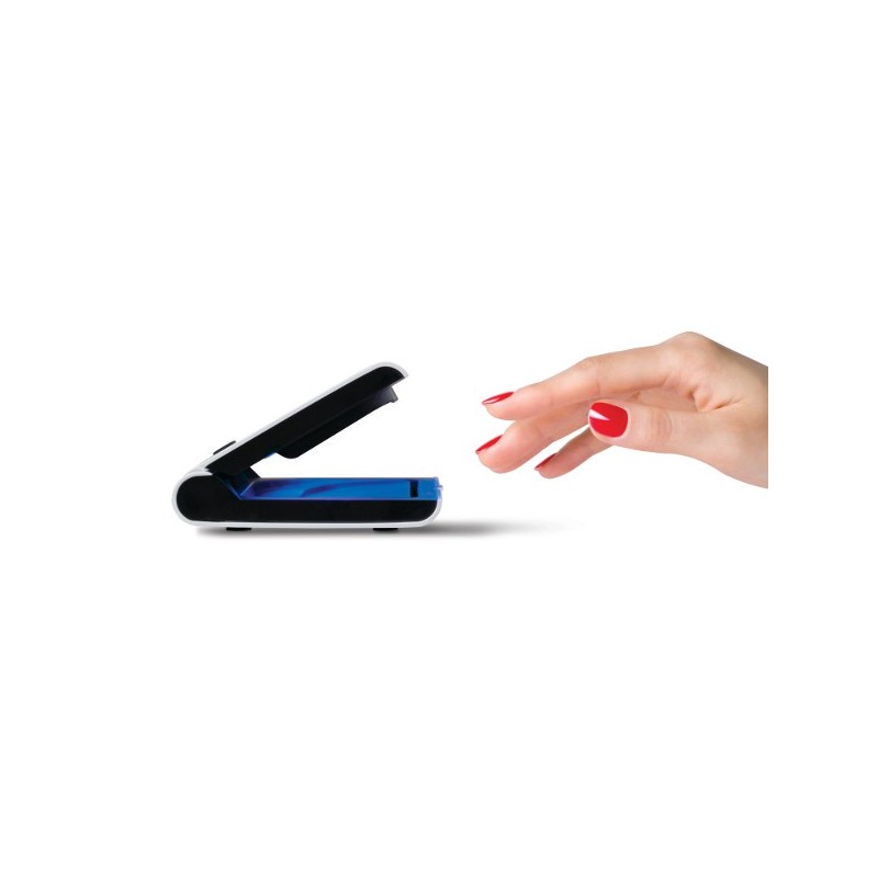 LED_WITH_HAND_1DASHINGDIVA.JPG