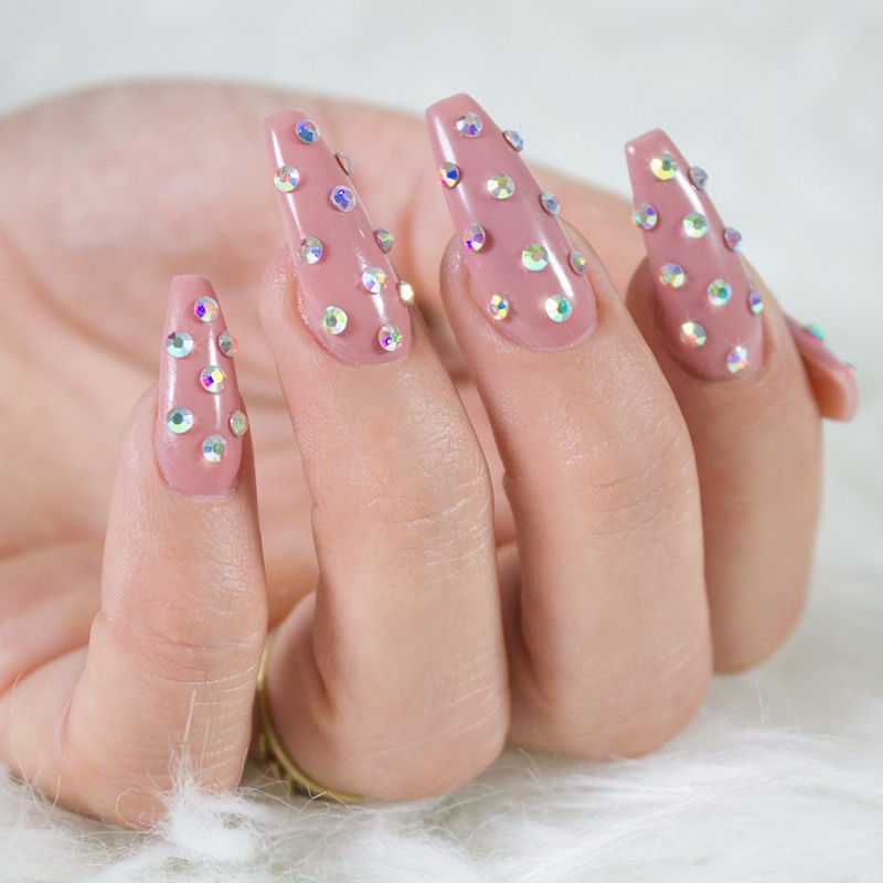 RHINESTONE_HANDSHOT_YOUNG_NAILS_MAZ.JPG