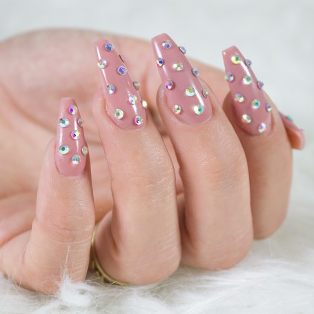 RHINESTONE_HANDSHOT_YOUNG_NAILS_MAZ.JPG